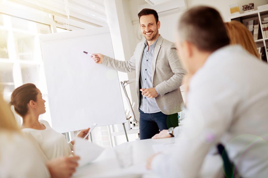 マネジメント研修のおすすめは？リーダーが育つ研修のポイントも解説