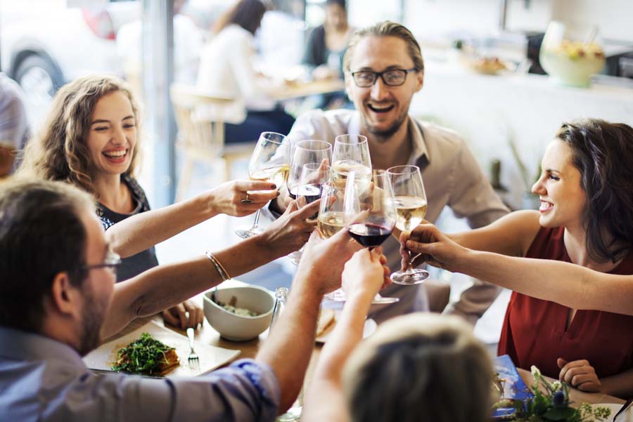 幹事必見！「社員懇親会」を劇的に盛り上げる事前手配&当日進行のコツ