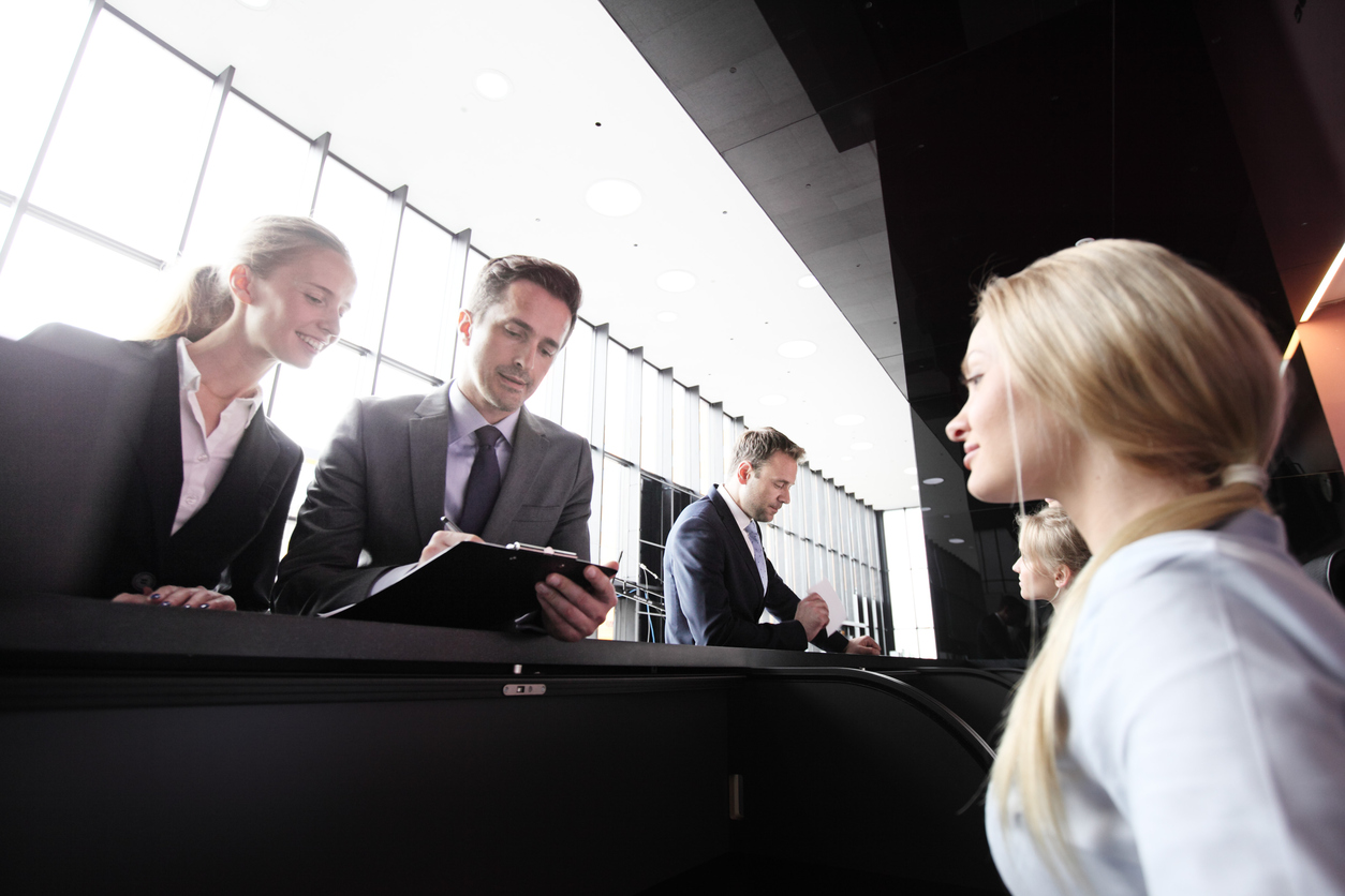 ホテル人手不足の要因