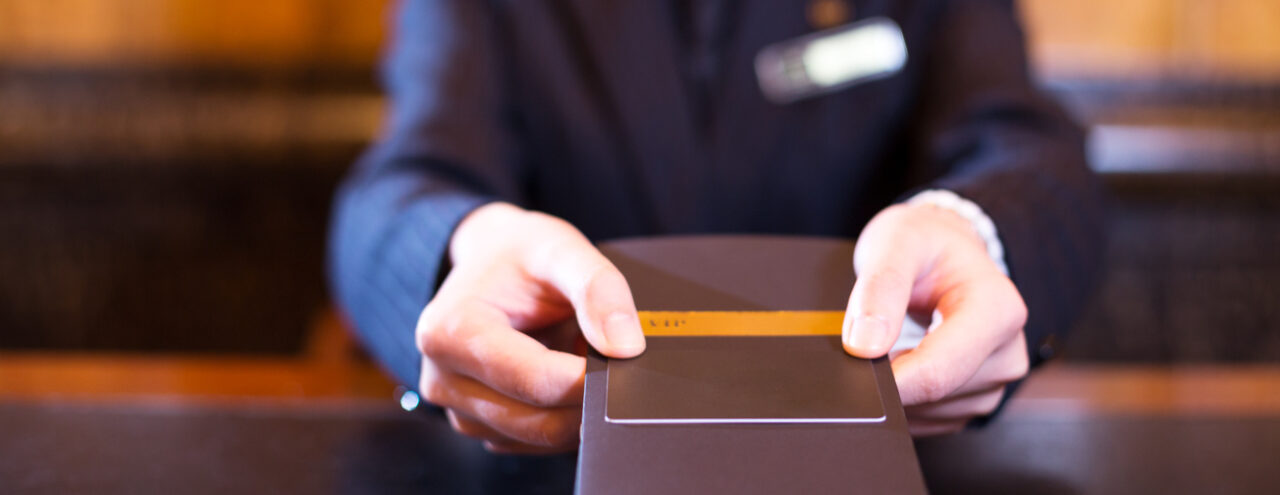 ホテル業 人材不足