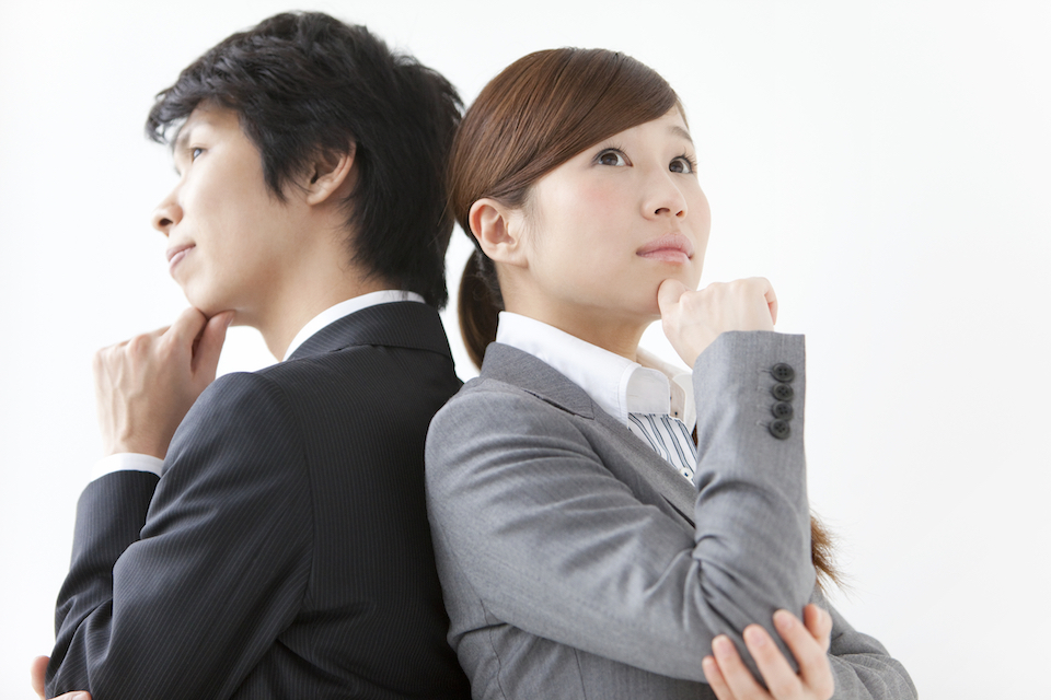 お互い関わろうとせずセクショナリズムを生み出している従業員