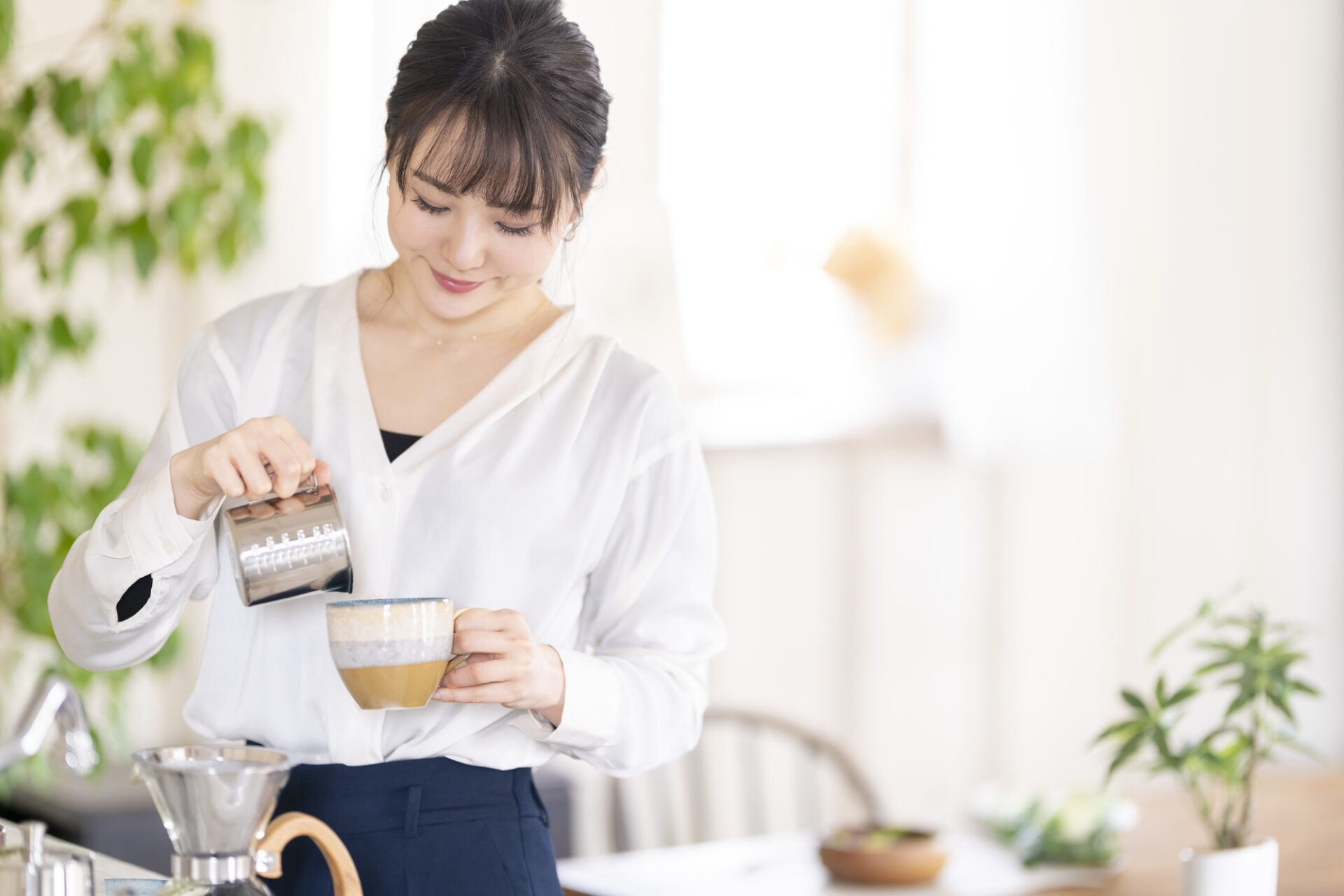 コーヒーブレイクをする従業員