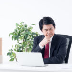 会社組織の在り方や部署について疑問を持つ人事部長あるいは上席従業員