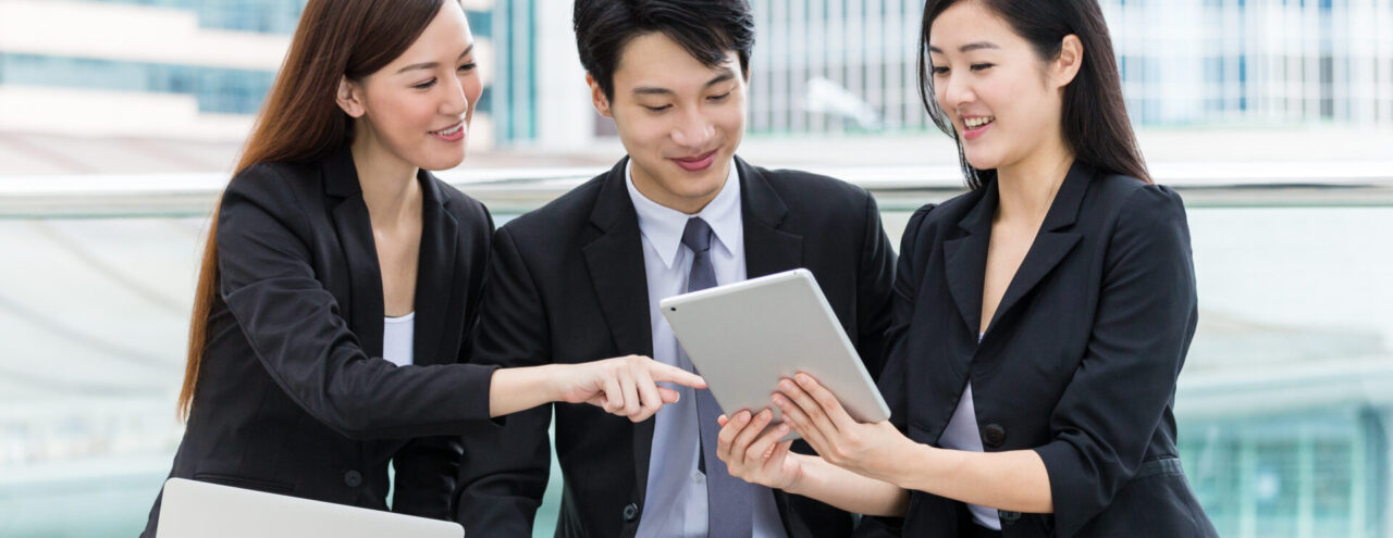 効率的な働きで優秀な人材を見つけることができた人事部の従業員