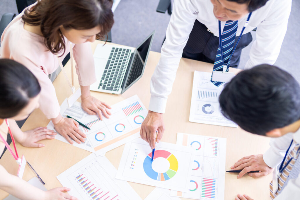 ピープルアナリティクスを使用して従業員のデータ分析をする人事部