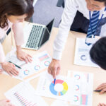 ピープルアナリティクスを使用して従業員のデータ分析をする人事部