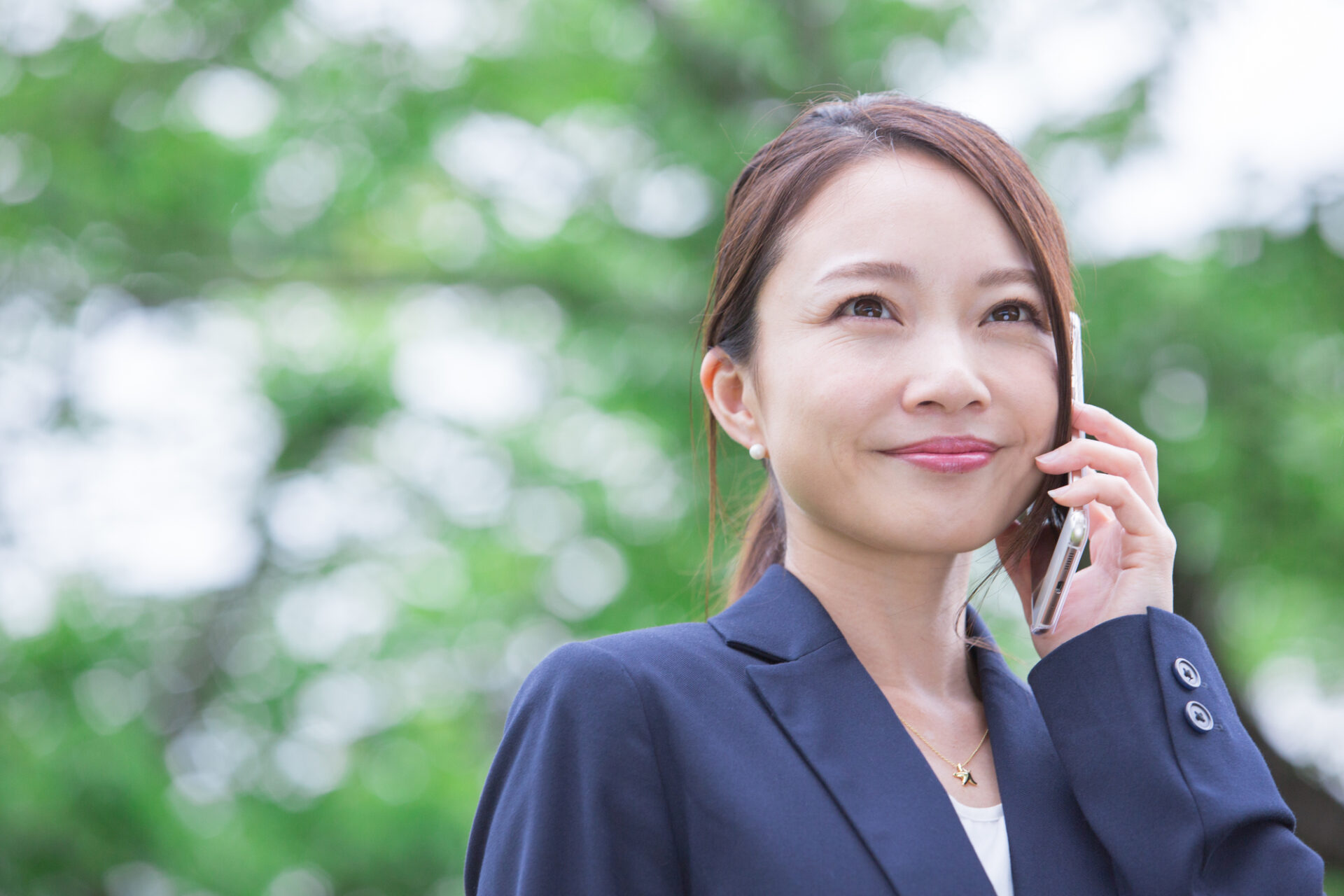 休職していた従業員から職場復帰したいという連絡を受ける人事担当の従業員